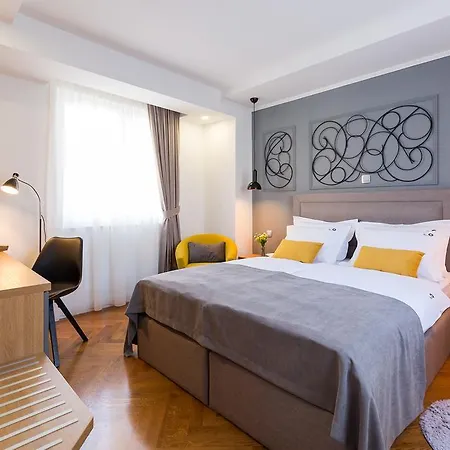 The Well Luxury Πανσιόν