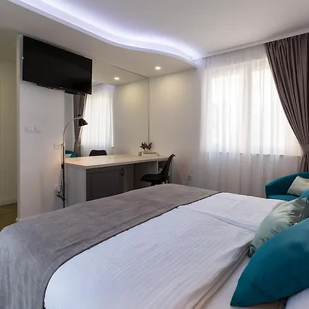 The Well Luxury Πανσιόν