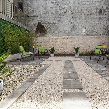 Πανσιόν The Well Luxury